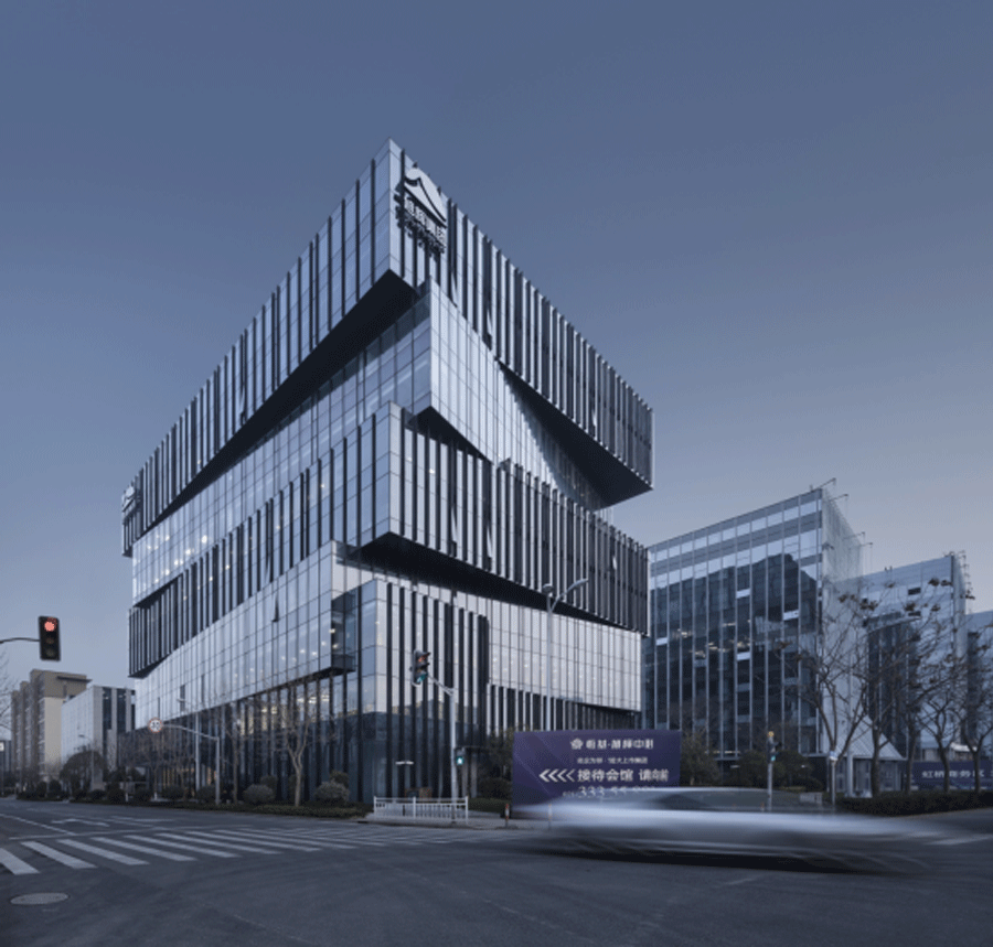 2014年末,我们开始为旭辉地产在上海设计一栋自用的总部办公大楼